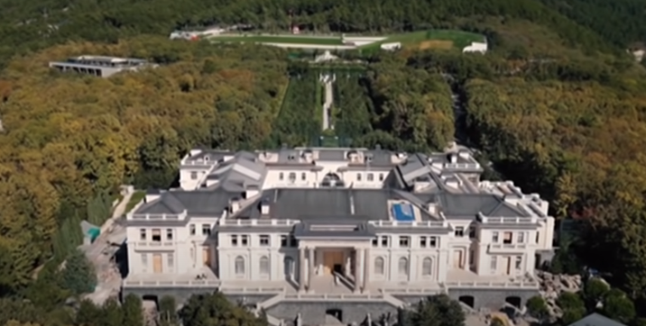 Ρώσος μεγιστάνας: Δικό μου το παλάτι που ο Ναβάλνι λέει ότι ανήκει στον Πούτιν (Video) - Media