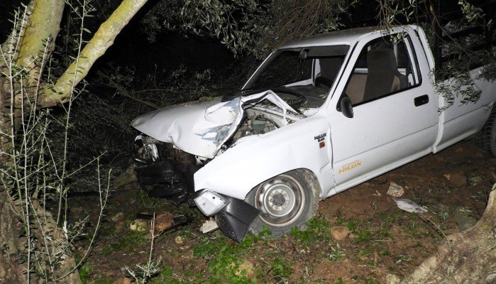 Κρήτη: Σφοδρή σύγκρουση αυτοκινήτου με ελαιόδεντρο (photos) - Media