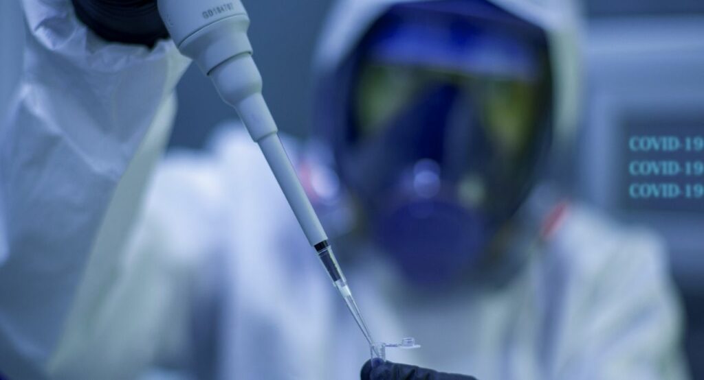 Σύγκρουση AstraZeneca-ΕΕ: Τι απαντά η εταιρεία για την αποτελεσματικότητα του εμβολίου στους άνω των 65 - Media