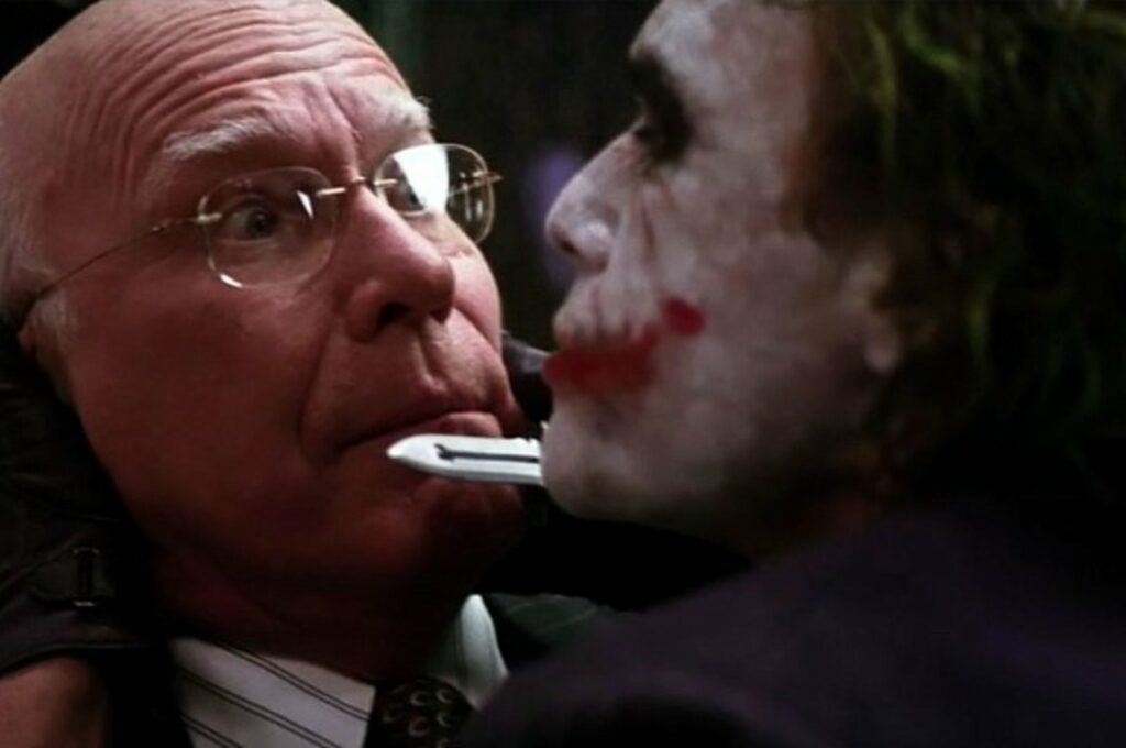 Ποιος είναι ο Αμερικανός γερουσιαστής που έχει εμφανιστεί σε πέντε ταινίες Batman - Media