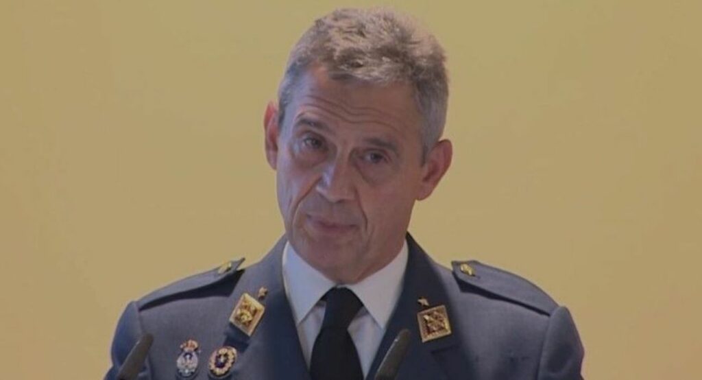 Παραιτήθηκε Αρχηγός Γενικού Επιτελείου Ενόπλων Δυνάμεων, επειδή εμβολιάστηκε εκτός σειράς - Media