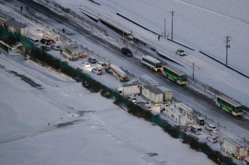 Ιαπωνία: Καραμπόλα 130 αυτοκινήτων λόγω του χιονιά (Videos) - Media