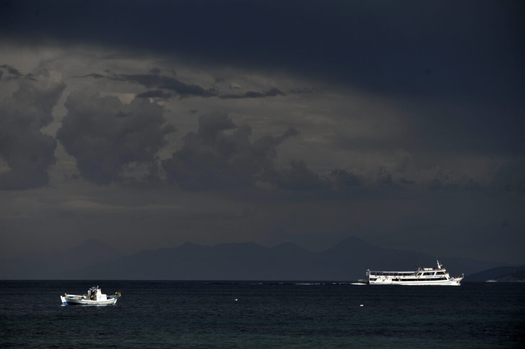 Προειδοποίηση meteo: Iσχυρές και επίμονες βροχοπτώσεις στο Ανατολικό Αιγαίο (Χάρτης) - Media