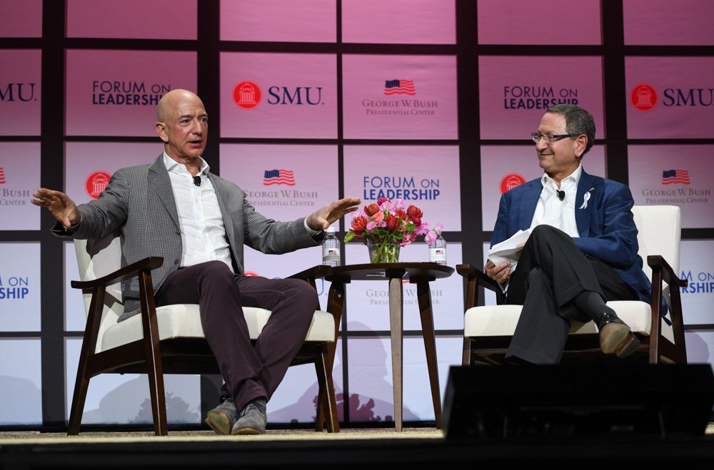 Αποχωρεί από το «τιμόνι» της Amazon ο Τζεφ Μπέζος  - Media