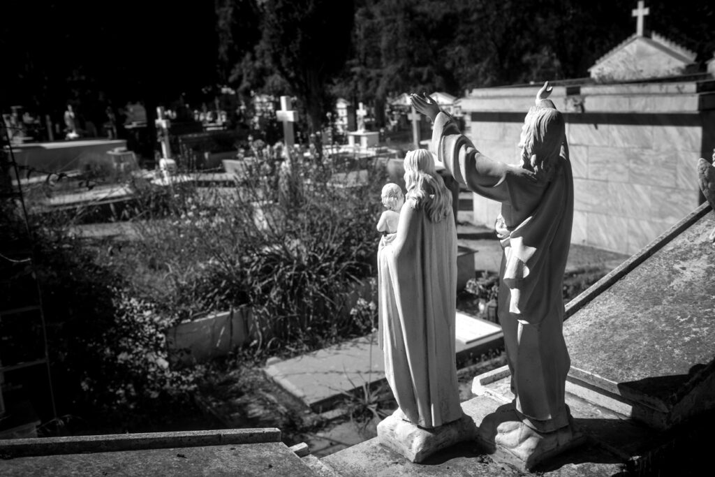 Γραφεία τελετών: Η Αρχιεπισκοπή Αθηνών αύξησε ως και 150% τα έξοδα κηδείας - Media