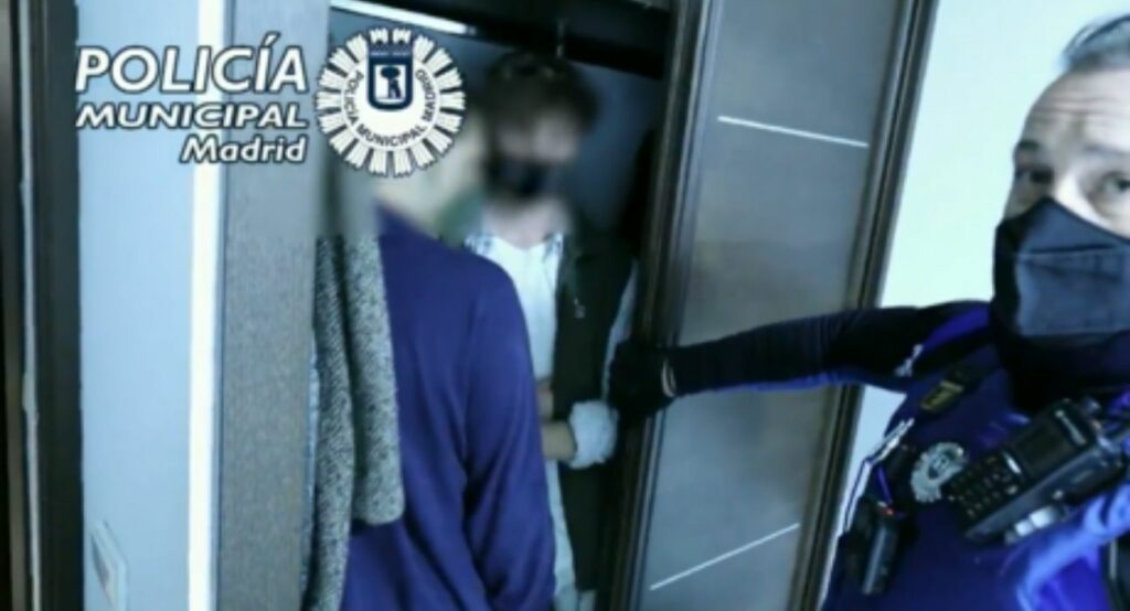 Ισπανία - κορωνοπάρτι: Κρύφτηκαν στην ντουλάπα για να μην συλληφθούν (Video) - Media