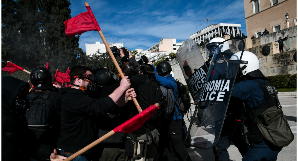 Πανεκπαιδευτικά συλλαλητήρια: Ένταση και χημικά σε Αθήνα και Θεσσαλονίκη (Videos/Photos) - Media