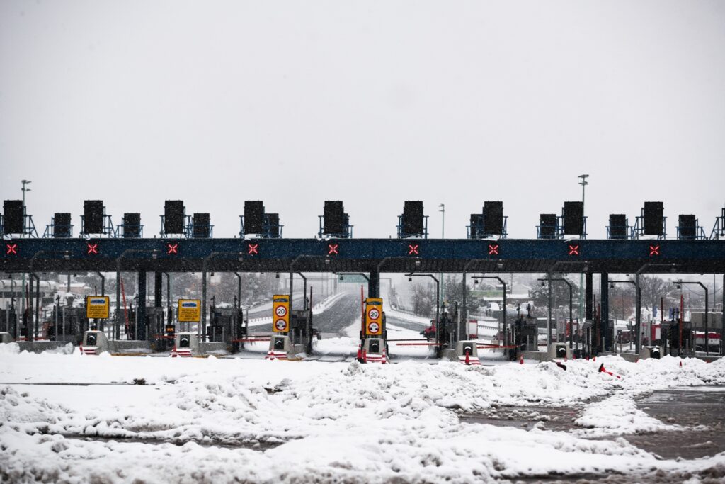 Πορτοσάλτε: Έκλεισαν την Εθνική Οδό «για τα καραγκιοζιλίκια της "Αυγής"» (Video) - Media