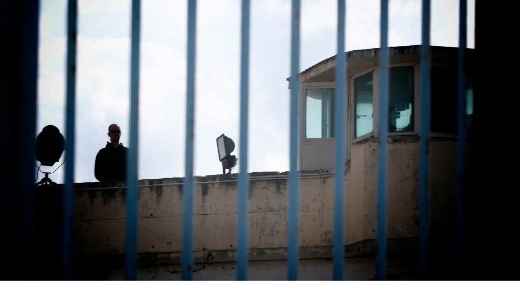Πάτρα: Κρατούμενος έκρυψε κινητά στο...έντερο του - Media