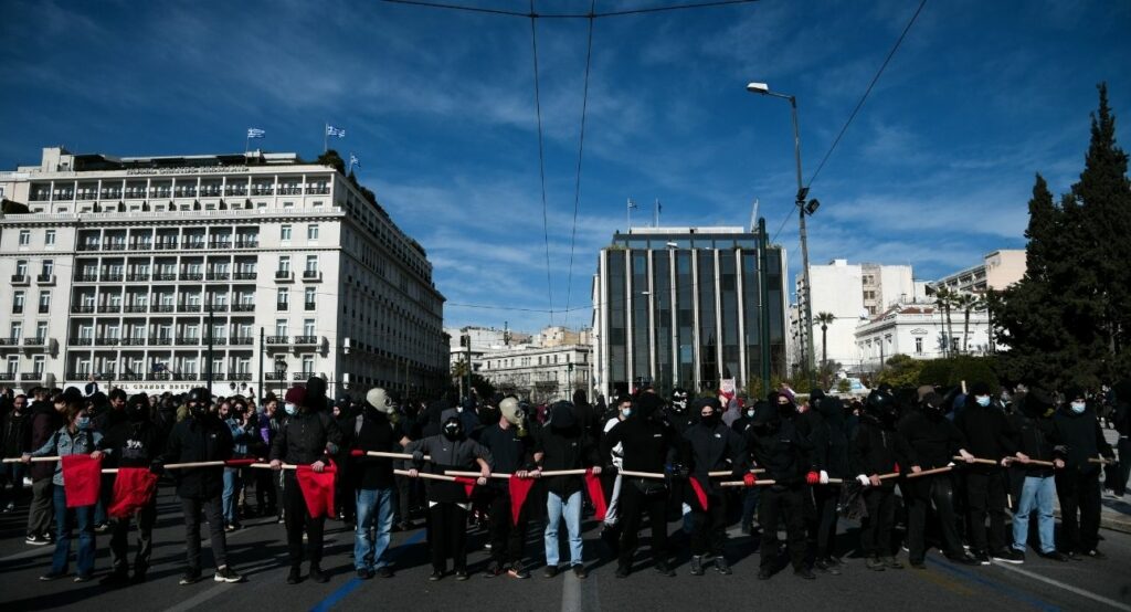 Η ιστορική νίκη του φοιτητικού κινήματος: Τι προέβλεπε ο νόμος 805 που καταργήθηκε στο πεζοδρόμιο - Media