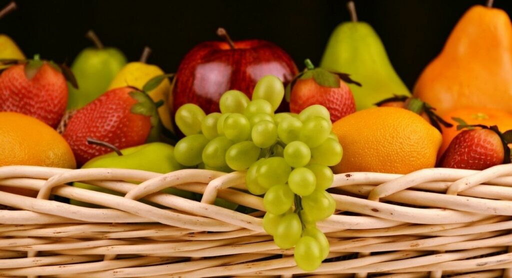 Το φρούτο που ρίχνει την πίεση και κάνει την επιδερμίδα σου να λάμπει!  - Media