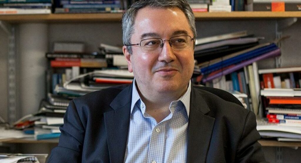 Μόσιαλος: Οι κανόνες που πρέπει να τηρούνται και μετά το εμβόλιο (photo) - Media