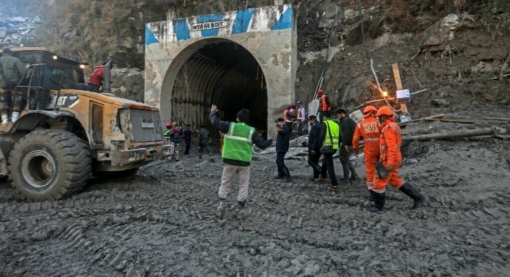 Ιμαλάια: Δεκάδες παραμένουν οι εγκλωβισμένοι σε σήραγγα μετά από την κατάρρευση του παγετώνα (Video)  - Media