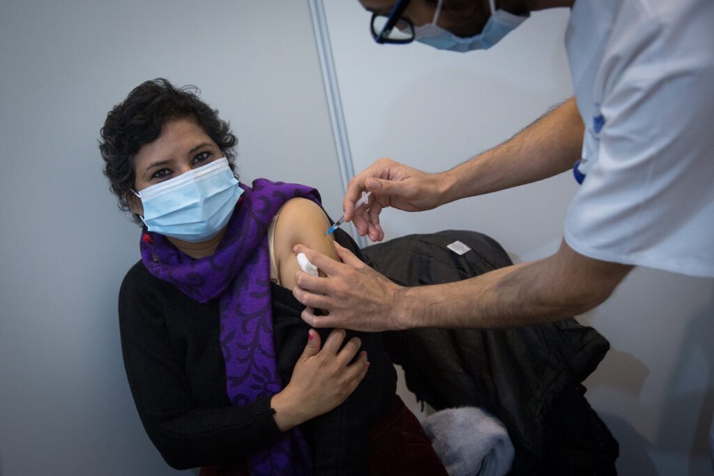 Ισραήλ: Νόμος επιτρέπει στις αρχές να γνωρίζουν τα ονόματα των μη εμβολιασμένων - Media