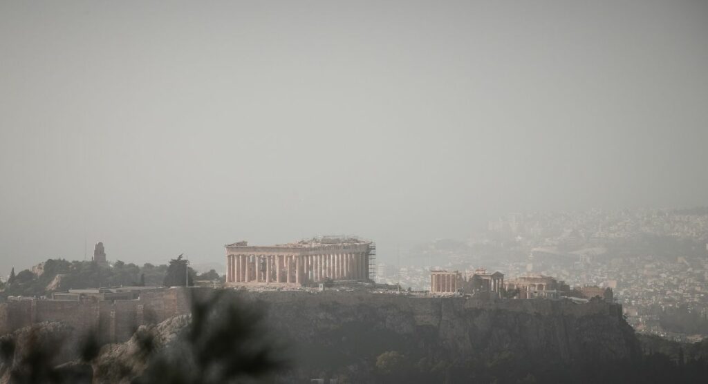 Καιρός: Βροχές, θυελλώδεις άνεμοι και αφρικανική σκόνη (Χάρτες) - Media