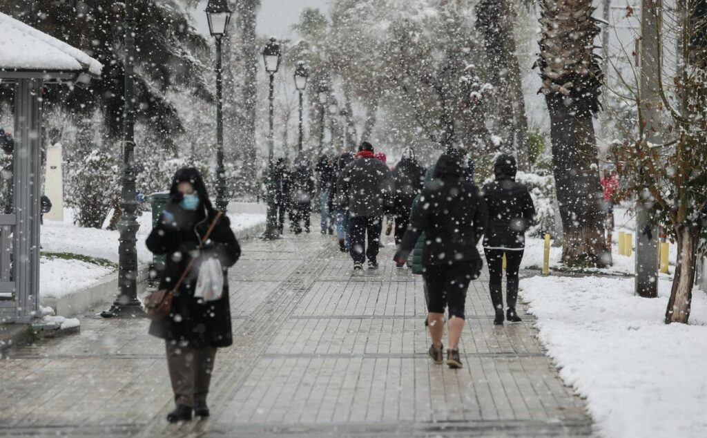 «Έκρηξη» με 1.121 κρούσματα κορωνοϊού εν μέσω κακοκαιρίας - Media