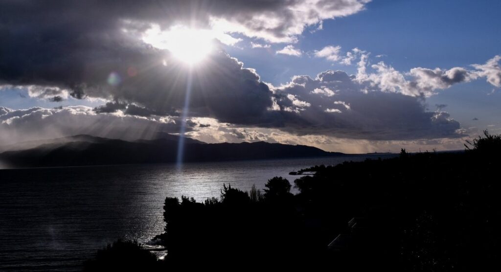 Καιρός: Ήλιος με... δόντια σήμερα – Σε ποιες περιοχές επιμένουν οι χαμηλές θερμοκρασίες (Χάρτες) - Media