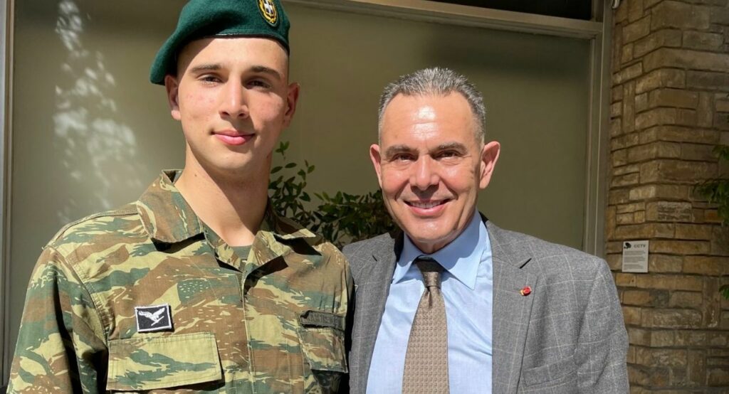 Πάνος Καμμένος: Η φωτογραφία με τον καταδρομέα γιο του - Media