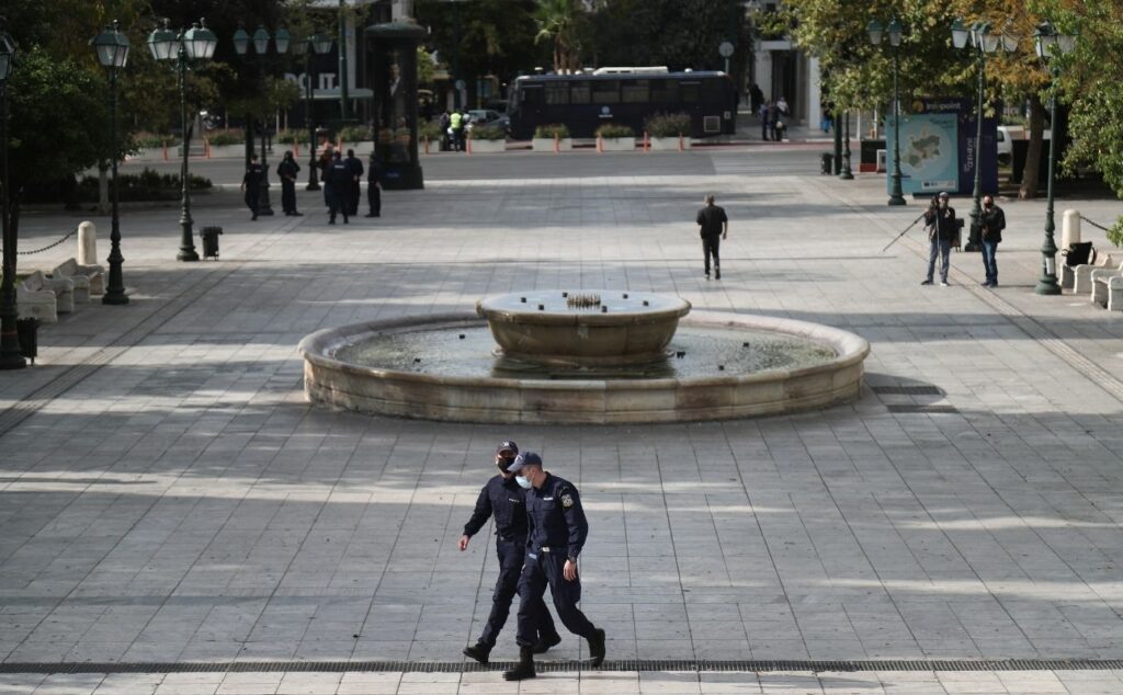 Κορωνοϊός: Τι περιμένει η κυβέρνηση για να προχωρήσει σε πιο σκληρά μέτρα - Media