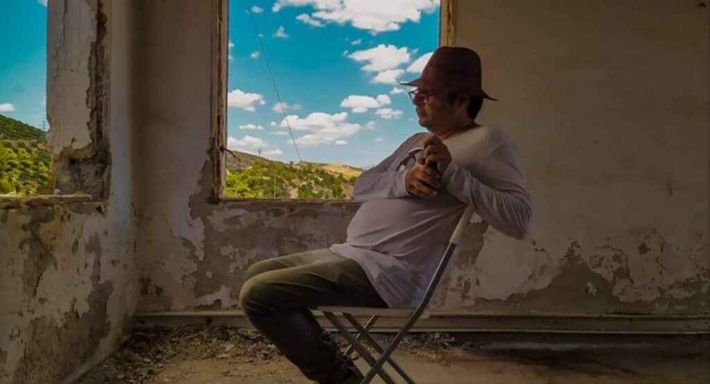 Βασίλης Μαζωμένος: Να αποπέμψει ο Μητσοτάκης τη Μενδώνη ως επικίνδυνη για τον πολιτισμό - Media