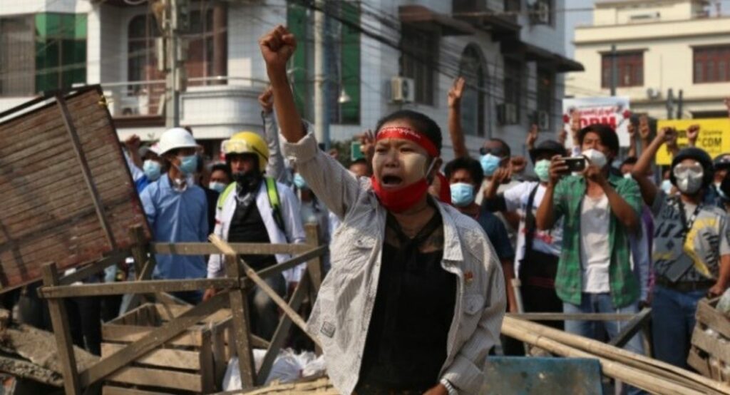 Χάος στη Μιανμάρ - Nεκροί ακόμη δύο διαδηλωτές από αστυνομικά πυρά - Media