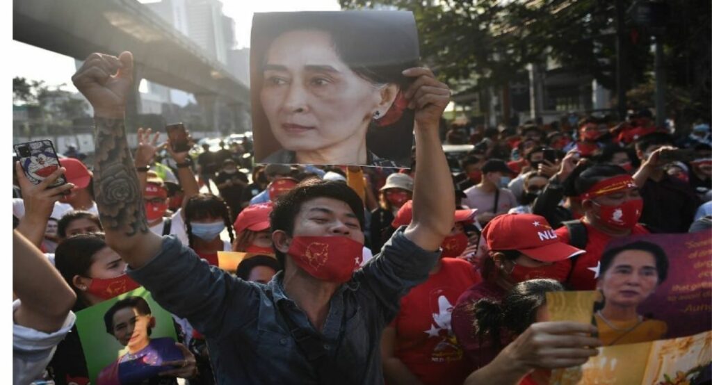 Μιανμάρ: Με τις μαζικές διαδηλώσεις να συνεχίζονται, αυξάνεται η πίεση στη χούντα - Media
