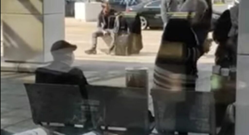 Συνελήφθη ο «ομπρελάκιας» του «Ελευθέριος Βενιζέλος» (Photo | Video) - Media