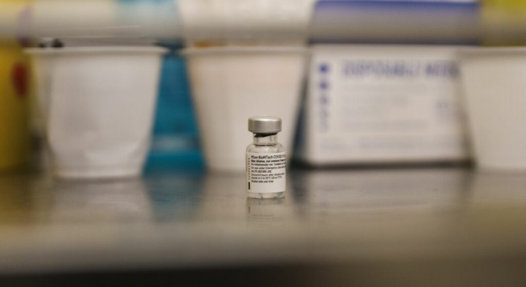 Εμβόλιο Pfizer: Ερευνητές προτείνουν η δεύτερη δόση να γίνεται πολύ αργότερα - Media