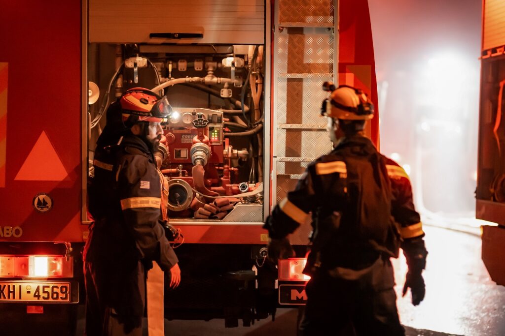 Φωτιά σε δομή προσφύγων στη Θήβα: Νεκρό 6χρονο αγόρι - Media