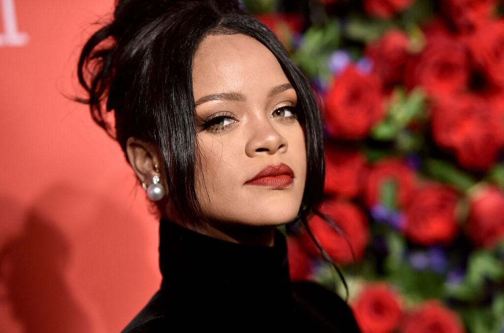 Rihanna: Προκάλεσε αντιδράσεις στην Ινδία με μια φωτογραφία - Media