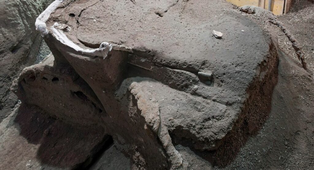 Εντυπωσιακή ανακάλυψη στην Πομπηία: Βρέθηκε σχεδόν άθικτο ρωμαϊκό άρμα (Photos) - Media