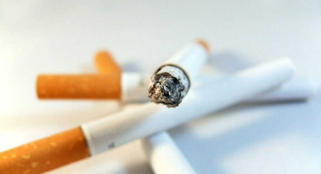 Κάπνισμα: Ποιες τροφές καθαρίζουν το σώμα από τη νικοτίνη - Media