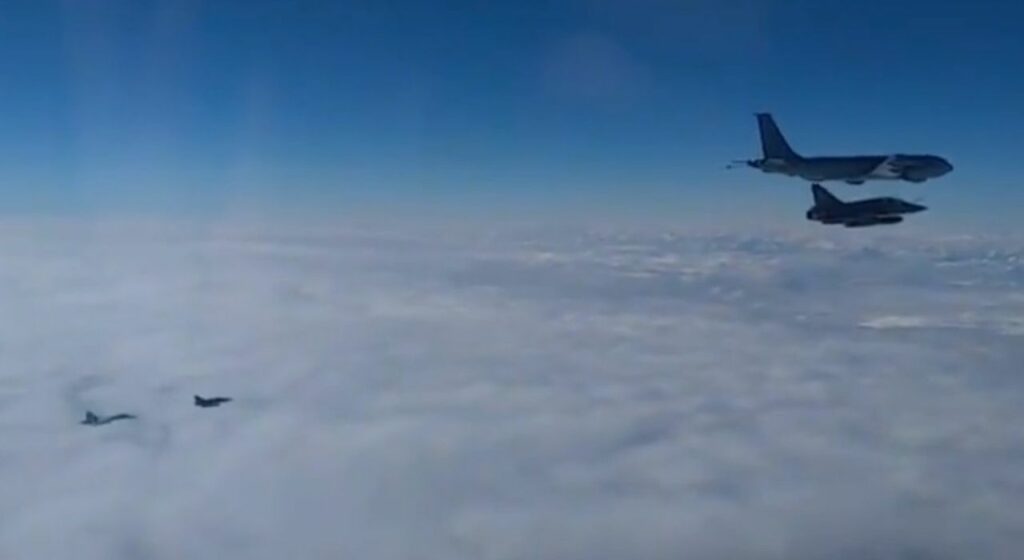 Αερομαχίες στη Μαύρη Θάλασσα: Ρωσικά Su-27 αναχαιτίζουν γαλλικά μαχητικά (Video)  - Media