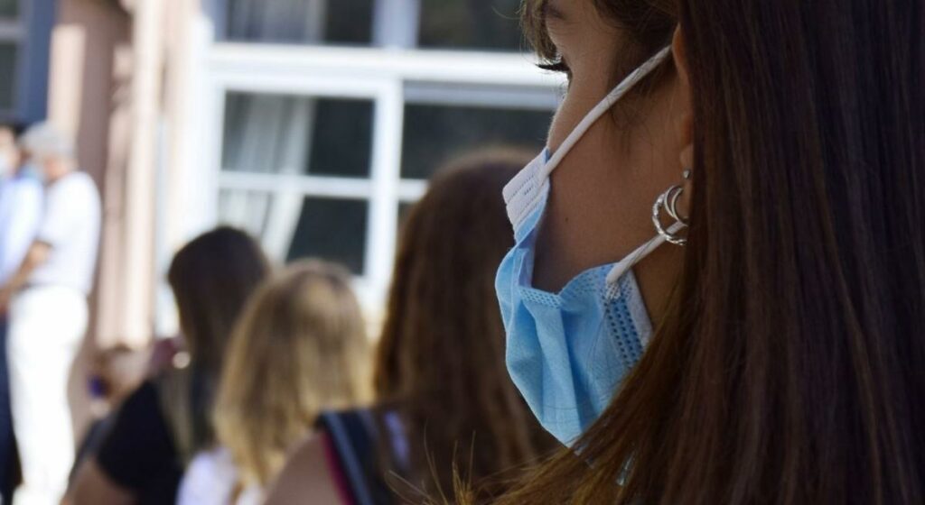 Λέσβος: Στον Εισαγγελέα καθηγήτρια Γυμνασίου που αρνείται να φορέσει μάσκα και να ανοίξει τα παράθυρα  - Media