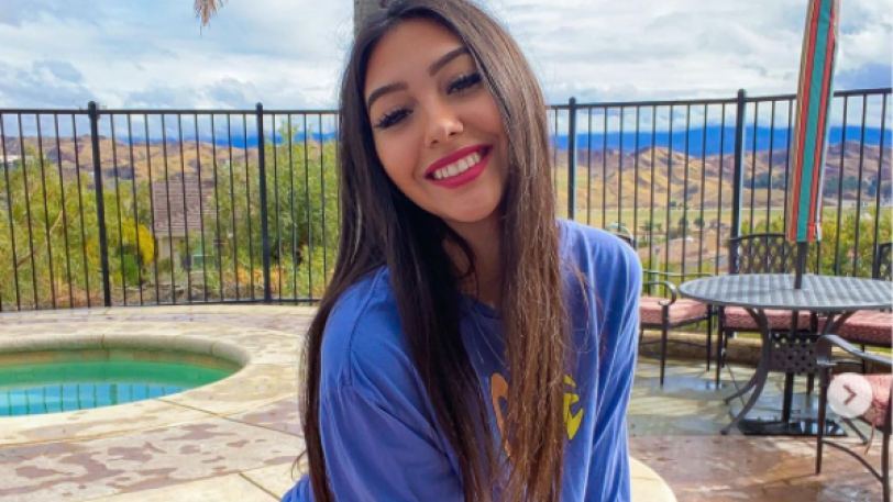 Αυτό είναι επάγγελμα: Tiktoker στέλνει μηνύματα σε μοναχικούς άνδρες και βγάζει λεφτά με το τσουβάλι  (Photos)  - Media