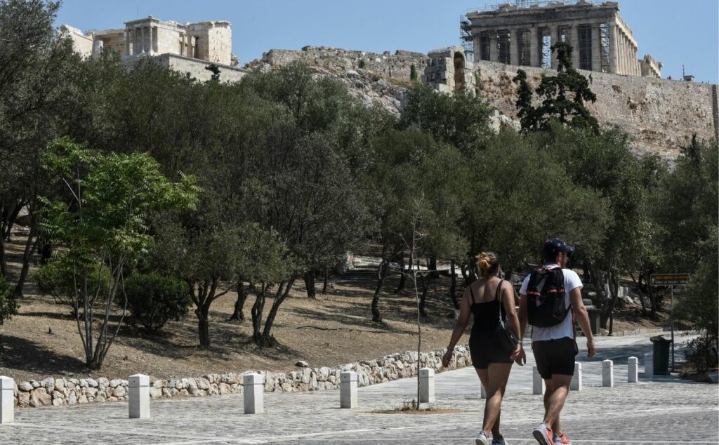 «Βουτιά» 76,5% στις ταξιδιωτικές εισπράξεις το 2020 - Ήρθαν μόλις 7,3 εκατ. τουρίστες - Media