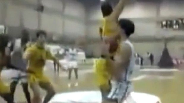 Και όμως το ίδιο καλάθι με τον Τεόντοσιτς είχε πετύχει το 1994 ο Τζανής Σταυρακόπουλος (Video) - Media