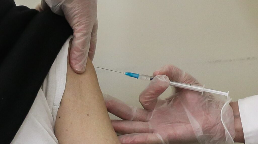 Κορωνοϊός: Στις 12 το μεσημέρι της Τετάρτης αρχίζουν και πάλι οι εμβολιασμοί - Media