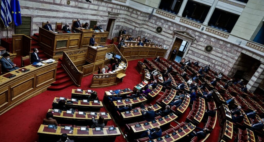 Παρακολουθήστε LIVE τη «σύγκρουση» των πολιτικών αρχηγών στη Βουλή - Media