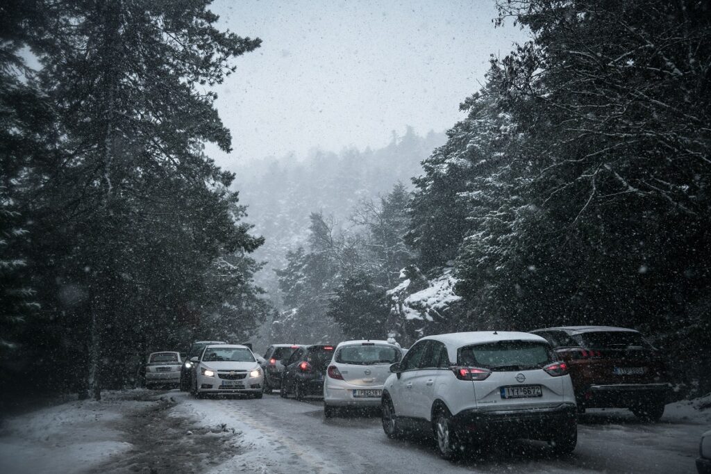Οδήγηση στο χιόνι – Πώς να κουμαντάρετε το τιμόνι με ασφάλεια  - Media