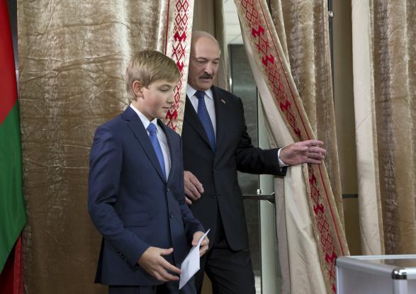 2015-10-11t102110z_1983176005_gf10000240887_rtrmadp_3_belarus-election.jpg