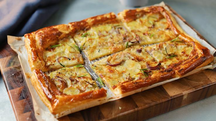 37c5b61e-potato_gorgonzola_rosemary_puff_pastry-tart_l.jpg