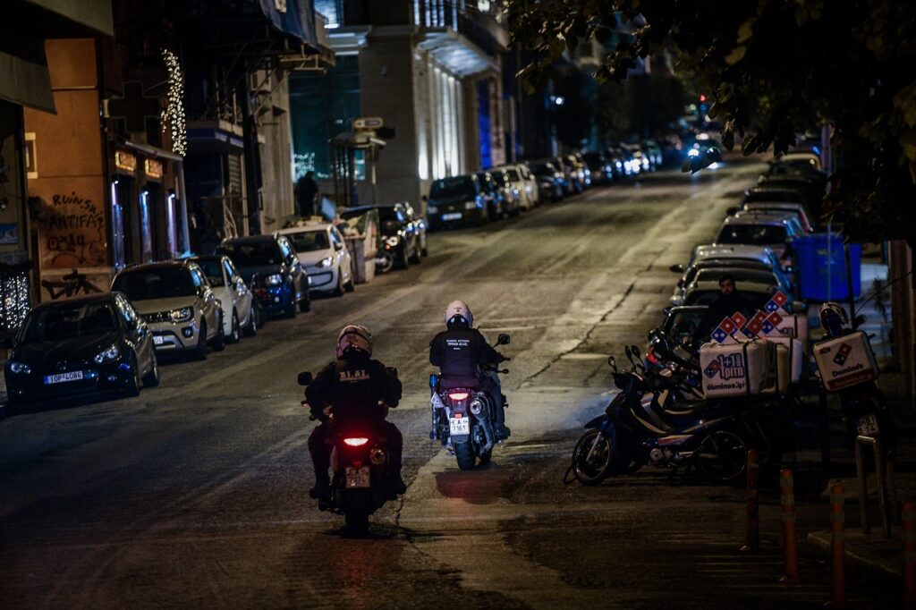 ΕΛ.ΑΣ.: Δεν κυνηγούσαν κουκουλοφόροι αστυνομικό στου Ζωγράφου - Media