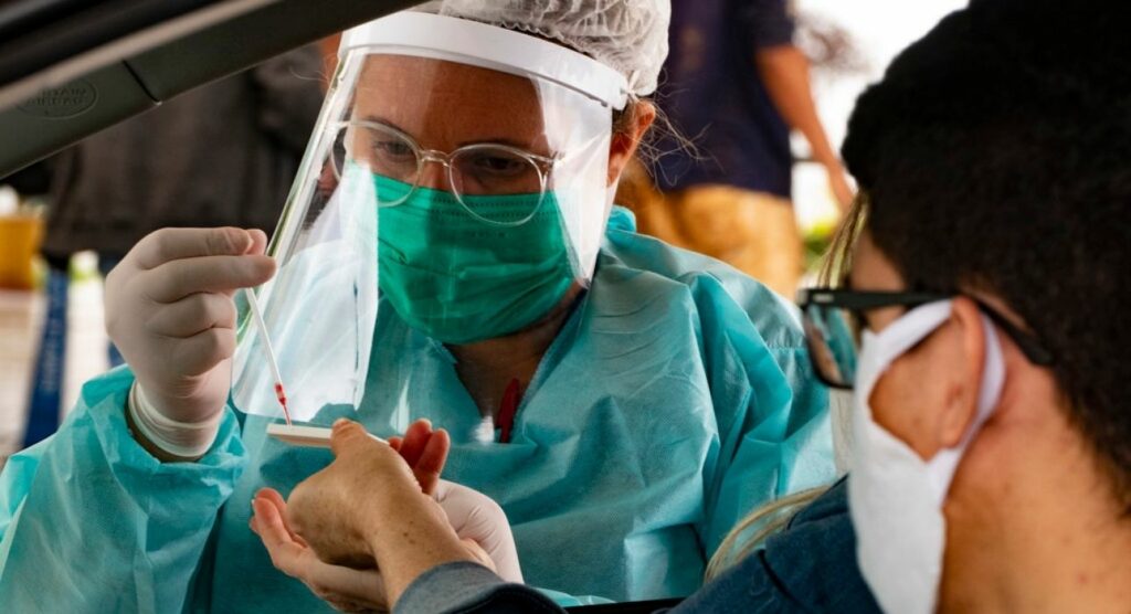 Κορωνοϊός: Ταχύτατα εξαπλώνεται η βραζιλιάνικη μετάλλαξη - Μολύνει κι όσους έχουν περάσει Covid-19 - Media