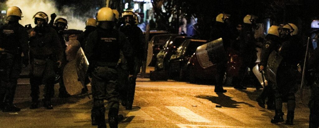 Νίκαια: Επεισόδια μετά την συγκέντρωση κατά της αστυνομικής βίας (Video) - Media