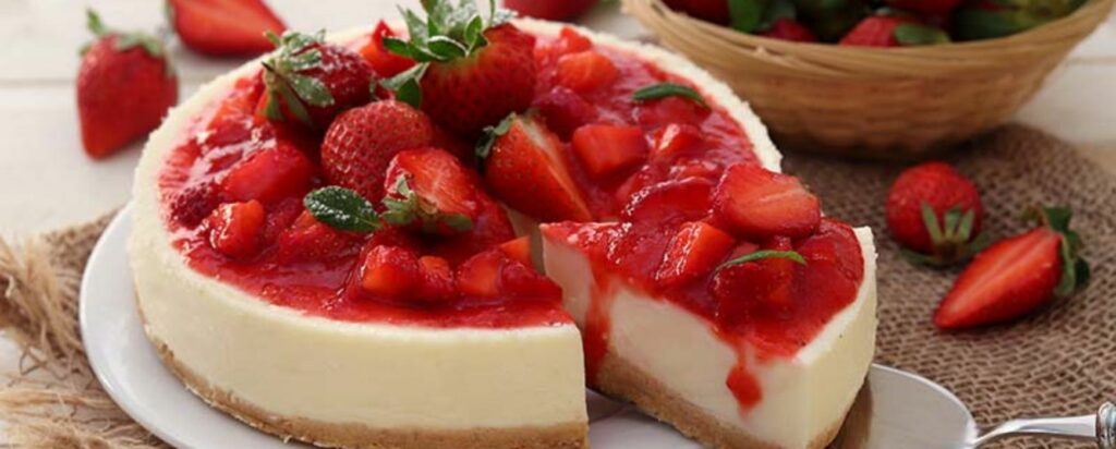 «Τυρένιο» κέικ χωρίς ψήσιμο με φράουλες - Media