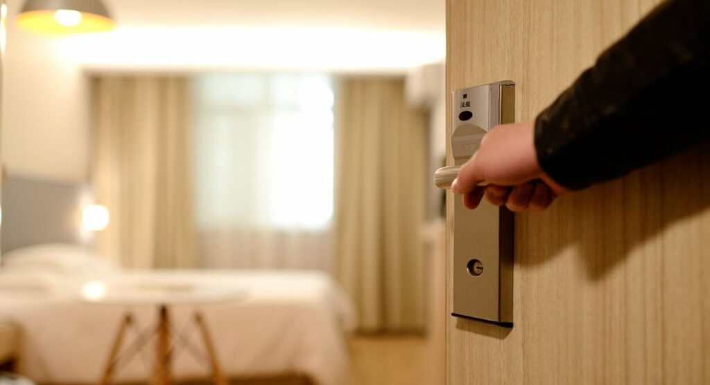 Ξενοδόχοι: Ζητούν τη διενέργεια rapid test στα ξενοδοχεία  - Media