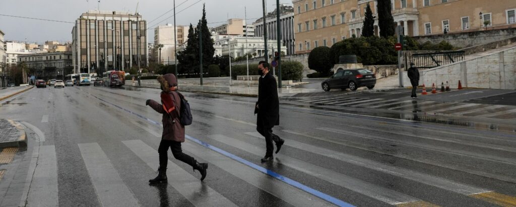 Καιρός: Βροχές και αισθητή πτώση της θερμοκρασίας - Πού θα χιονίσει (Χάρτες) - Media