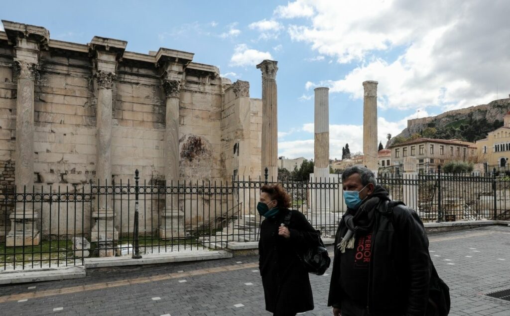 Πάνω από 2.000 τα σημερινά κρούσματα κορωνοϊού - Εξετάζονται νέα μέτρα - Media