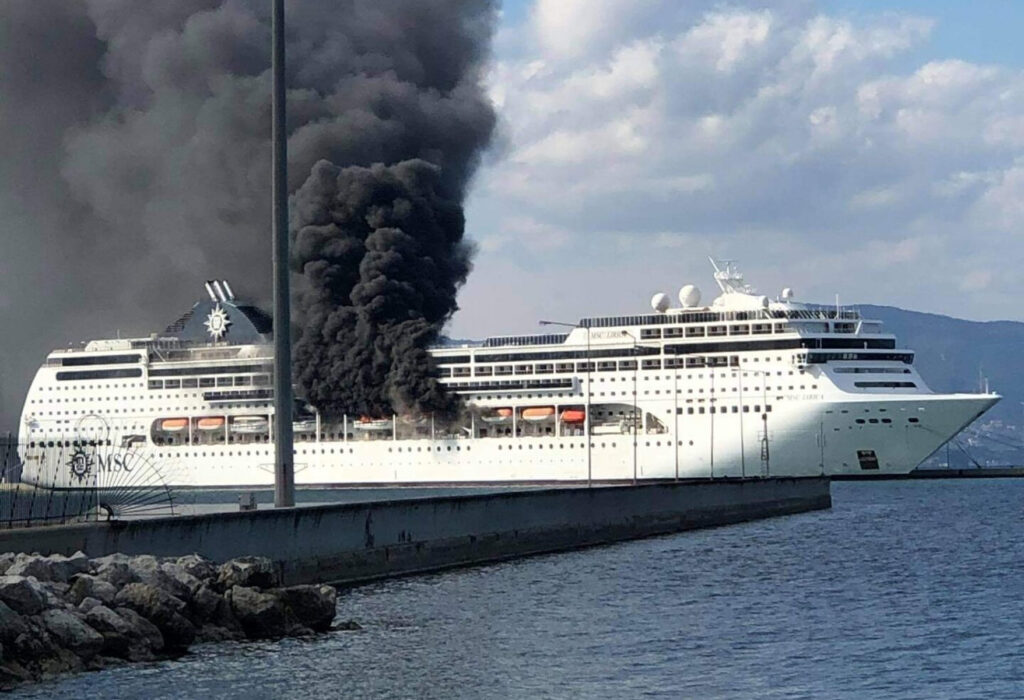 Κέρκυρα: Στις φλόγες το κρουαζιερόπλοιο MSC Lirica (Photos/Video) - Media